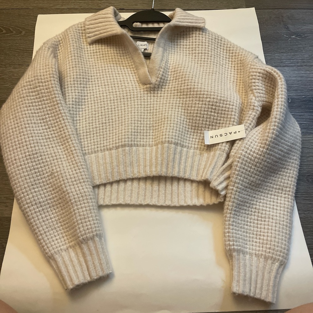 PacSun Cream V-Neck Sweater Cozy Knit Style